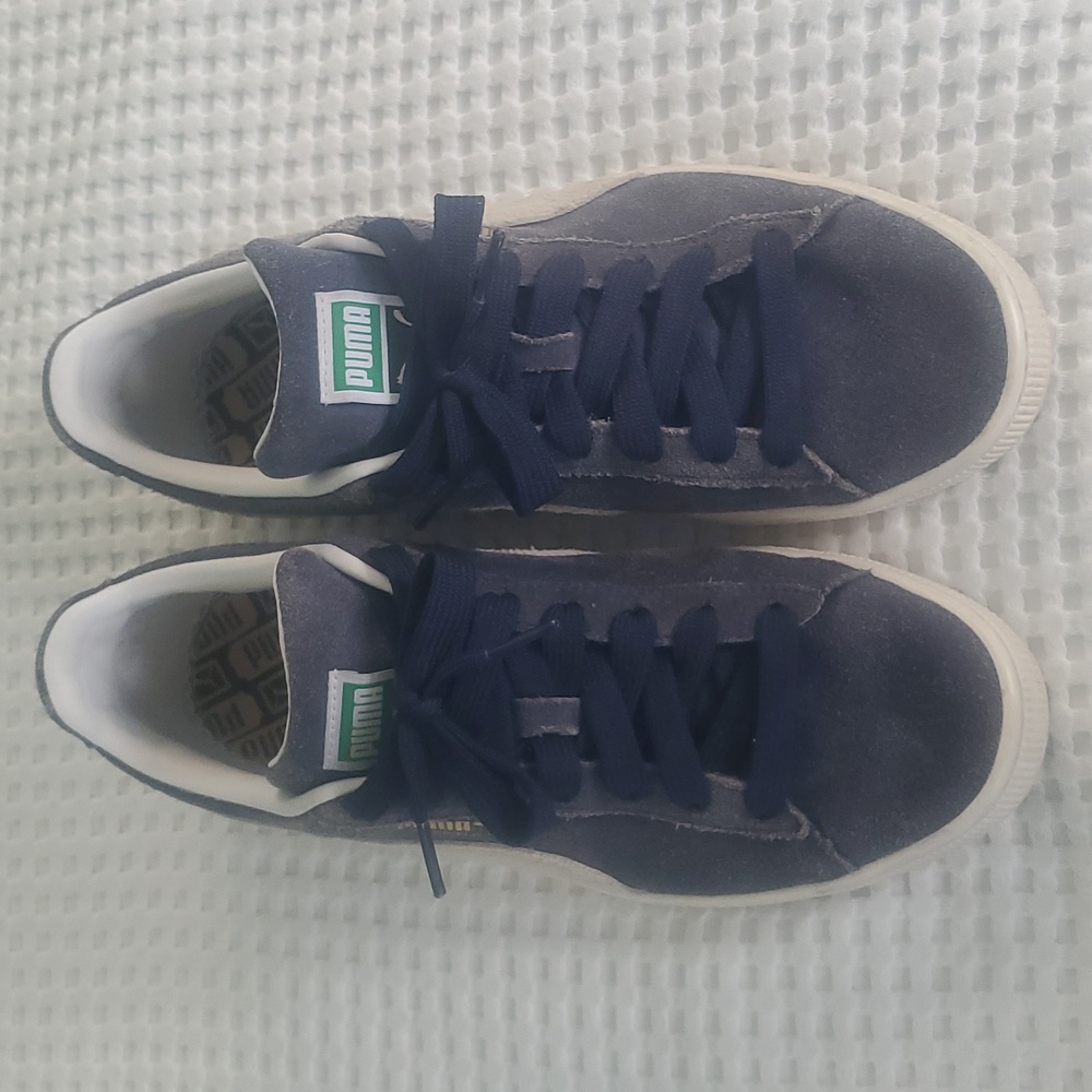 Puma, size 8 in Navy Blue
